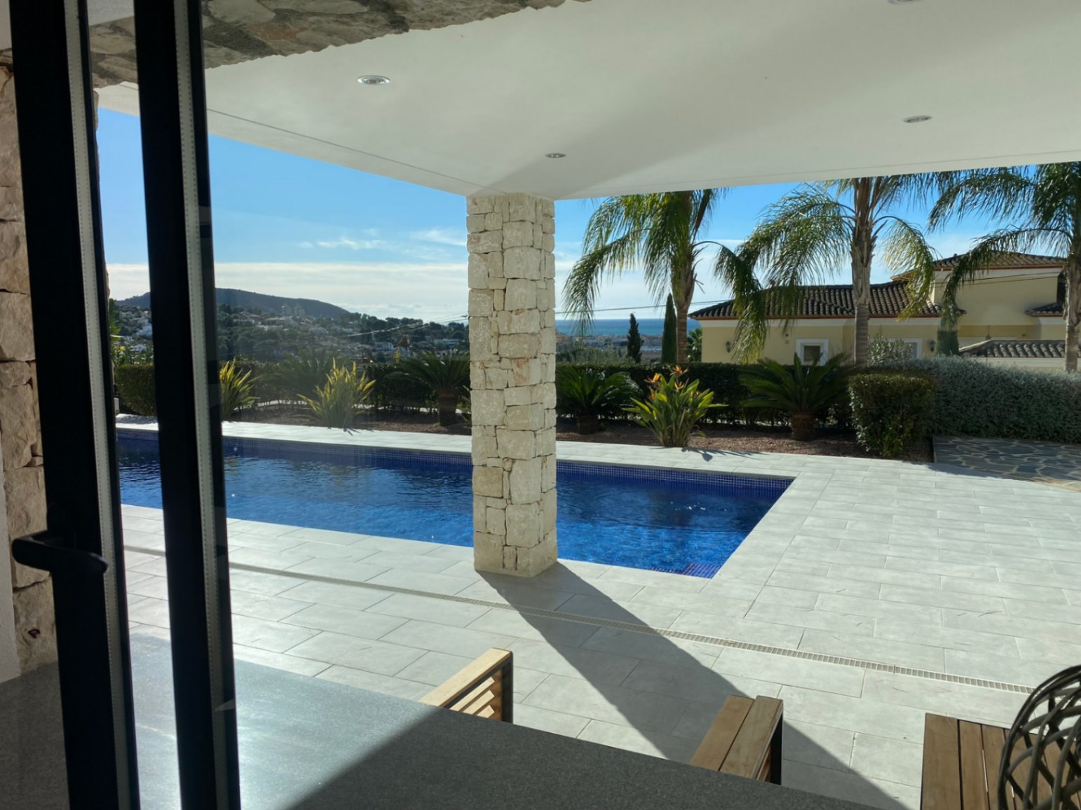 Villa moderna con vistas al mar en venta en La Sabatera Moraira