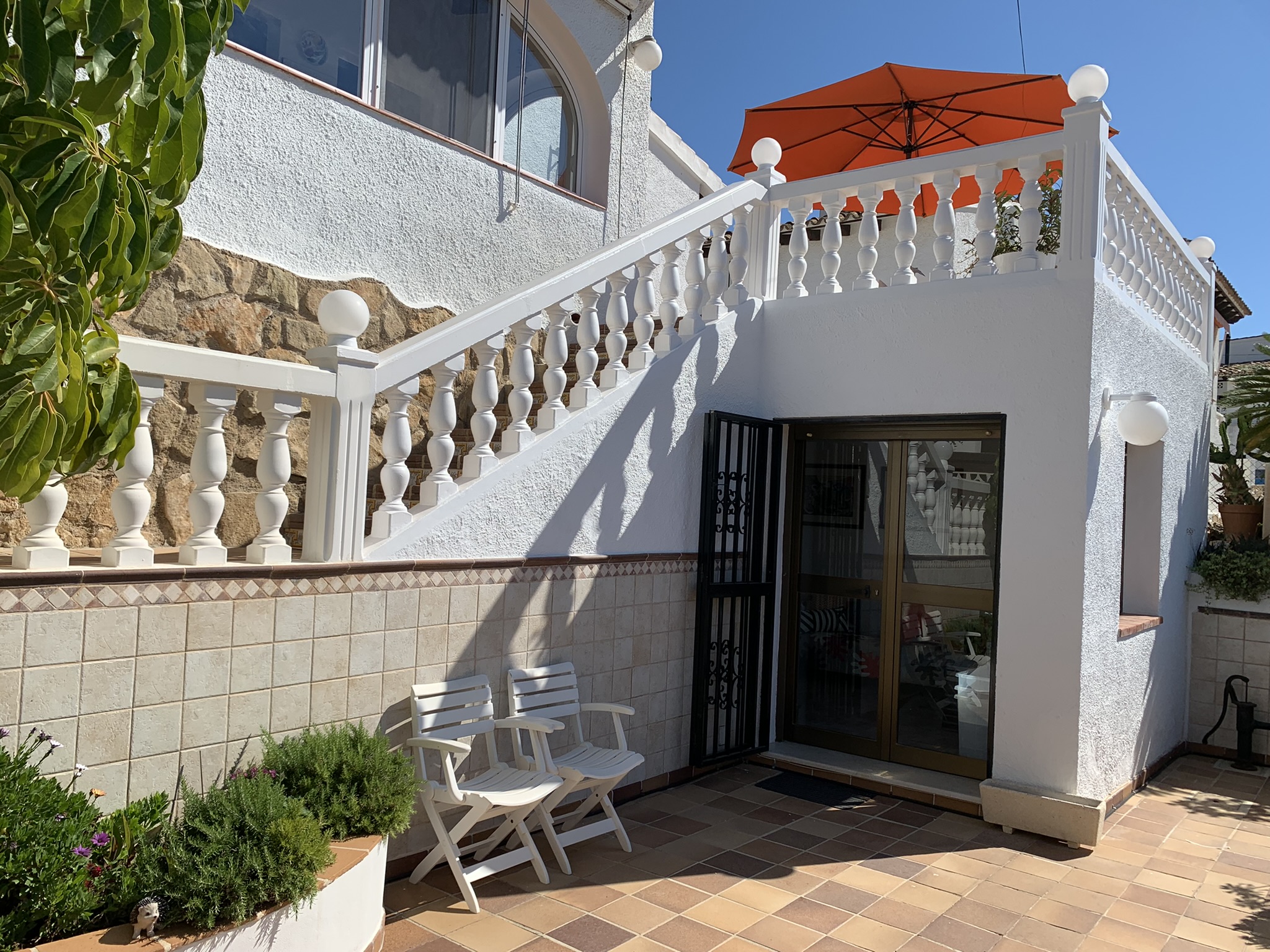 Well maintained villa with 2 bedrooms and guest apartment in Moraira